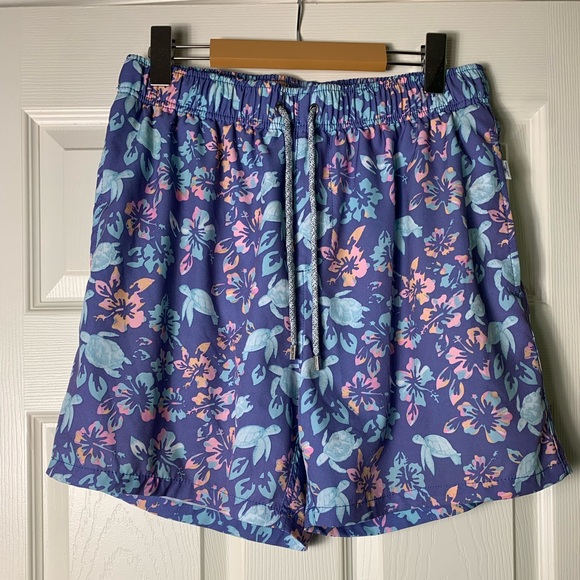 REVOLVE Vintage Summer | Men’s Tropical Turtle Print Swim Trunks - Medium - Picture 2 of 11